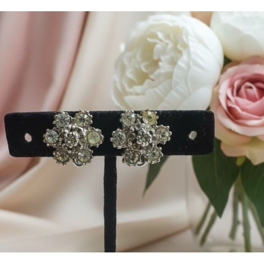 Vintage Crystal Cluster Screwback Earrings 0.5” Silver Tone Floral Design